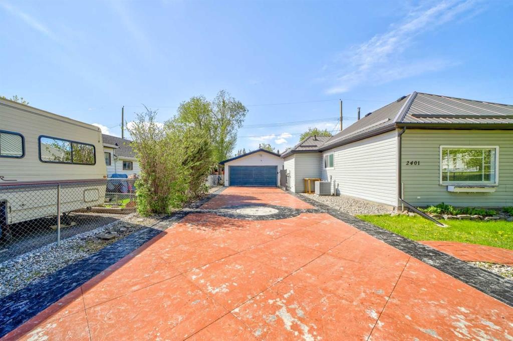 2401 210 Street, Bellevue, AB - Outdoor
