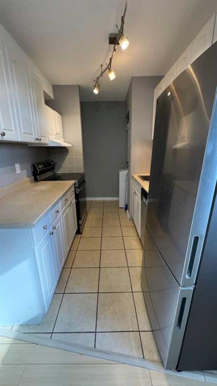 617-5 Berkeley Place West, Lethbridge, AB - Indoor Photo Showing Kitchen