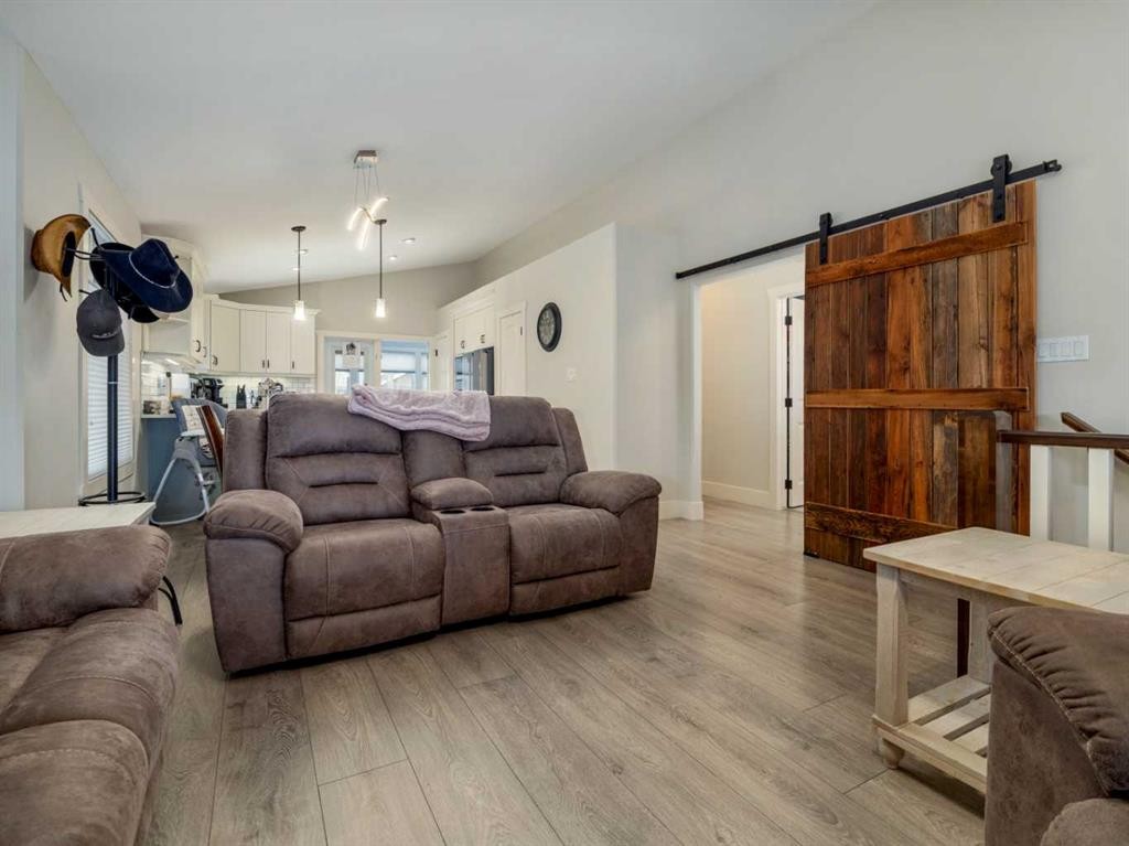 453 Westgate Crescent, Coaldale, AB - Indoor Photo Showing Living Room