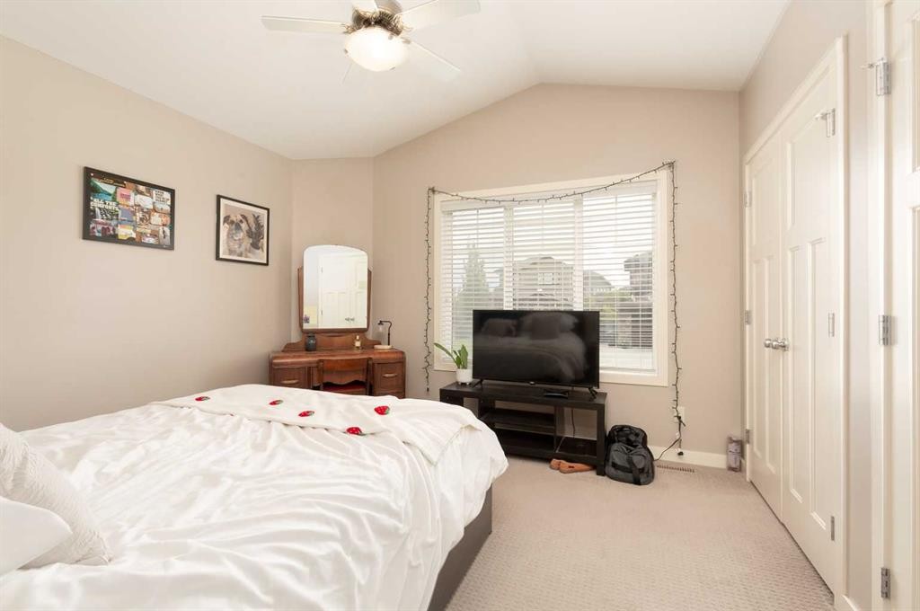 247 Blackwolf Way North, Lethbridge, AB - Indoor Photo Showing Bedroom