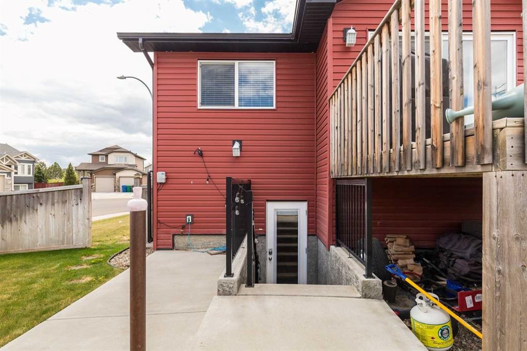 247 Blackwolf Way North, Lethbridge, AB - Outdoor With Exterior