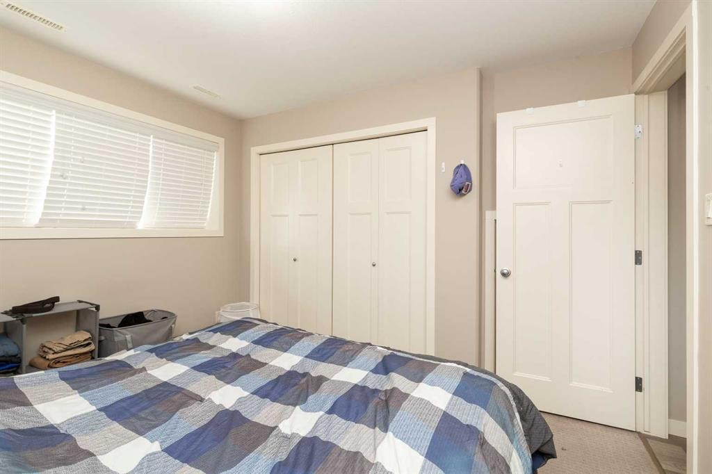 247 Blackwolf Way North, Lethbridge, AB - Indoor Photo Showing Bedroom