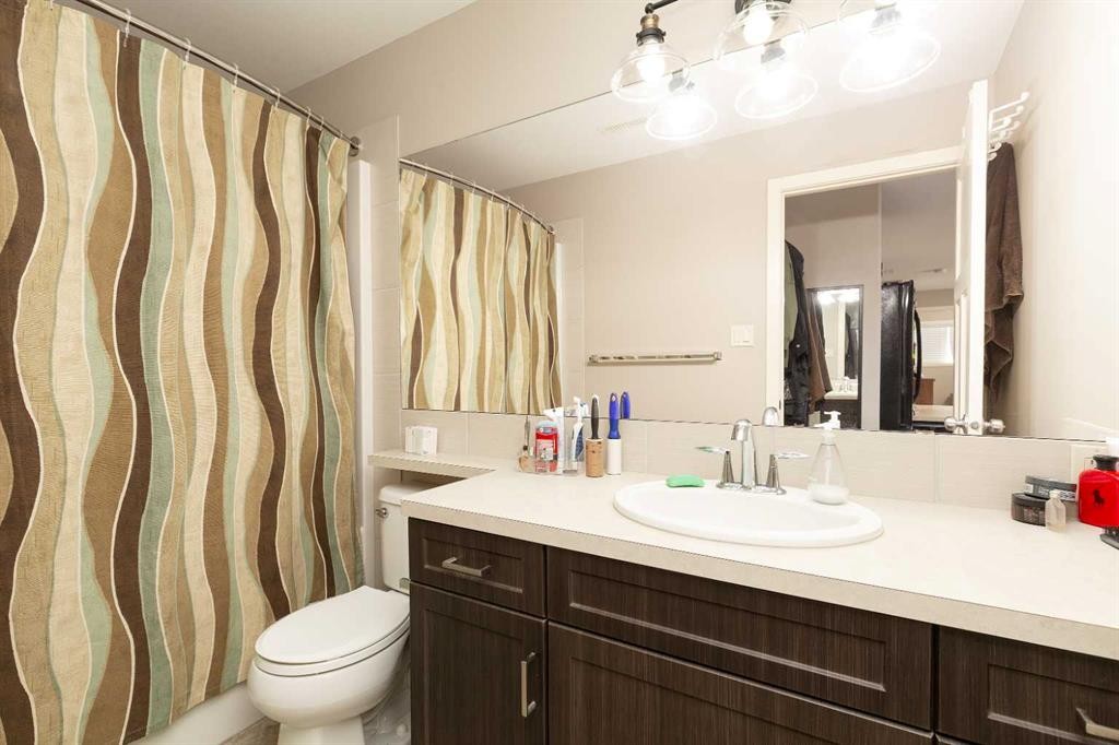247 Blackwolf Way North, Lethbridge, AB - Indoor Photo Showing Bathroom