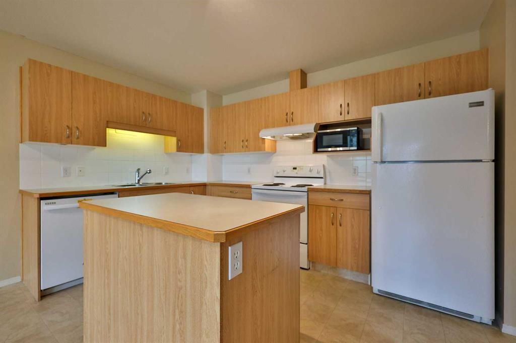 1-43 Highlands Place West, Lethbridge, AB