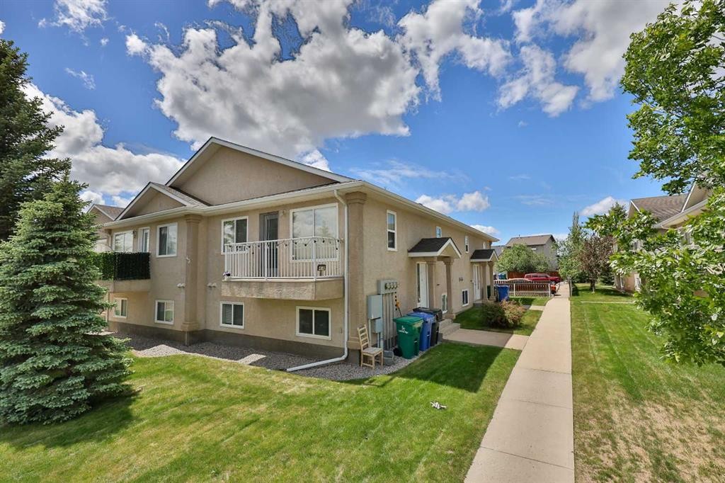 1-43 Highlands Place West, Lethbridge, AB