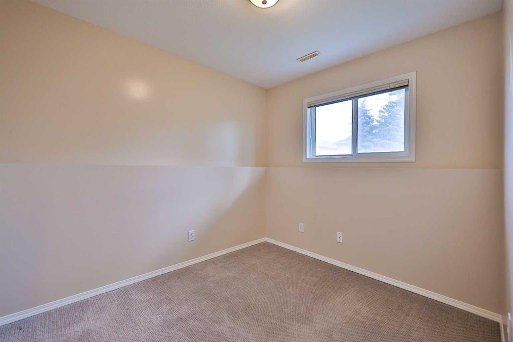 1-43 Highlands Place West, Lethbridge, AB