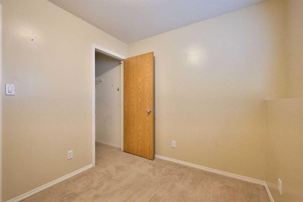 1-43 Highlands Place West, Lethbridge, AB