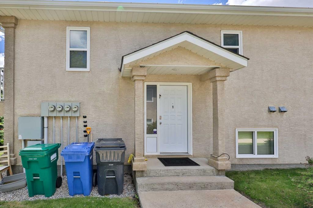1-43 Highlands Place West, Lethbridge, AB
