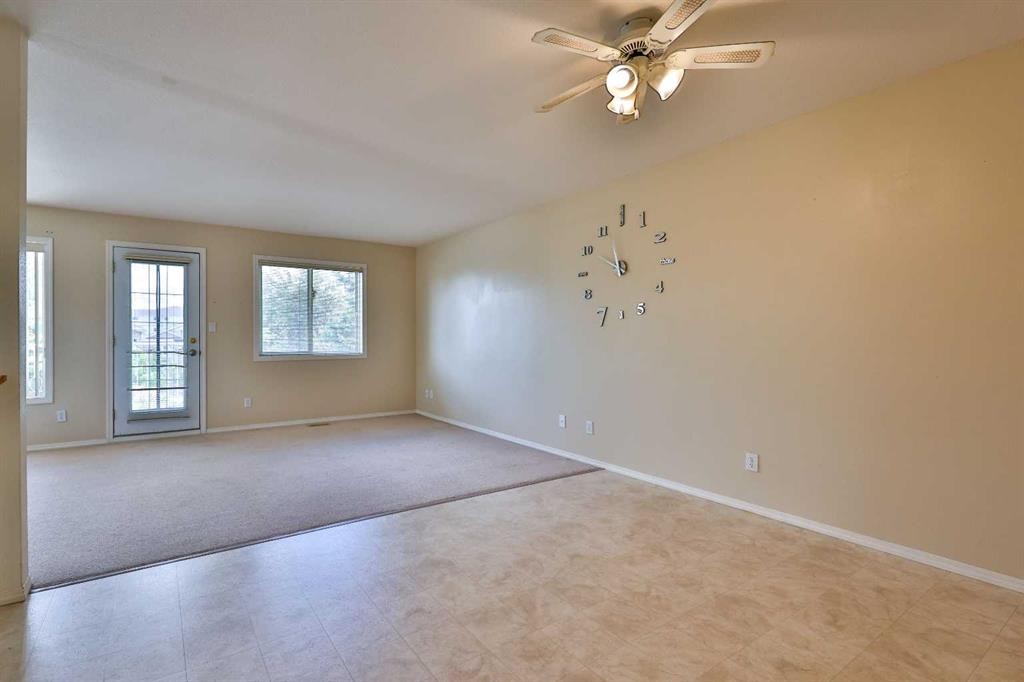 1-43 Highlands Place West, Lethbridge, AB