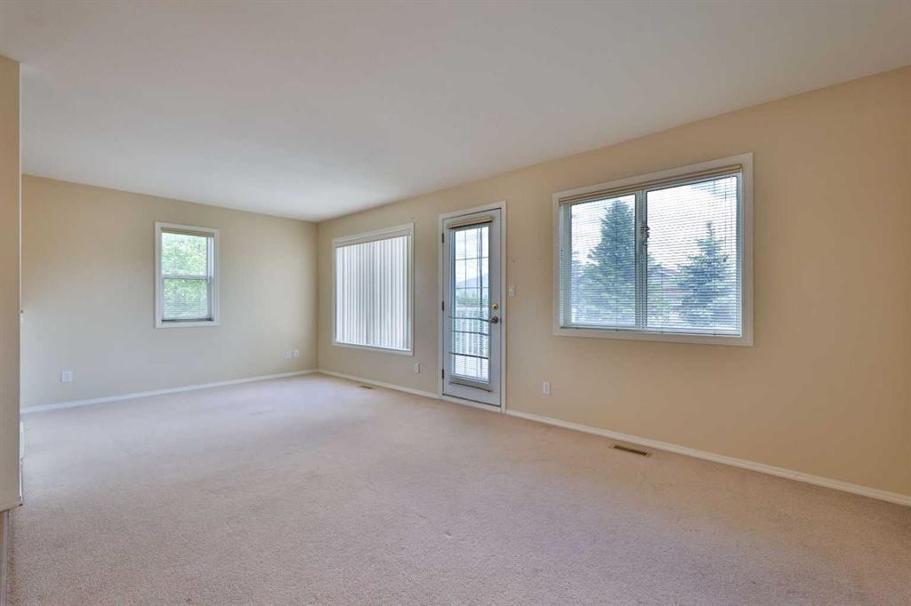 1-43 Highlands Place West, Lethbridge, AB