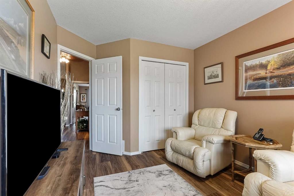 605 Sunridge Crescent West, Lethbridge, AB - Indoor