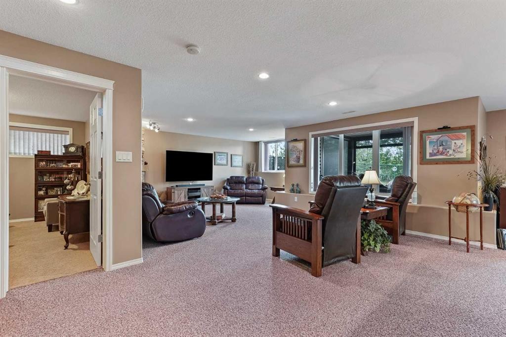 605 Sunridge Crescent West, Lethbridge, AB - Indoor