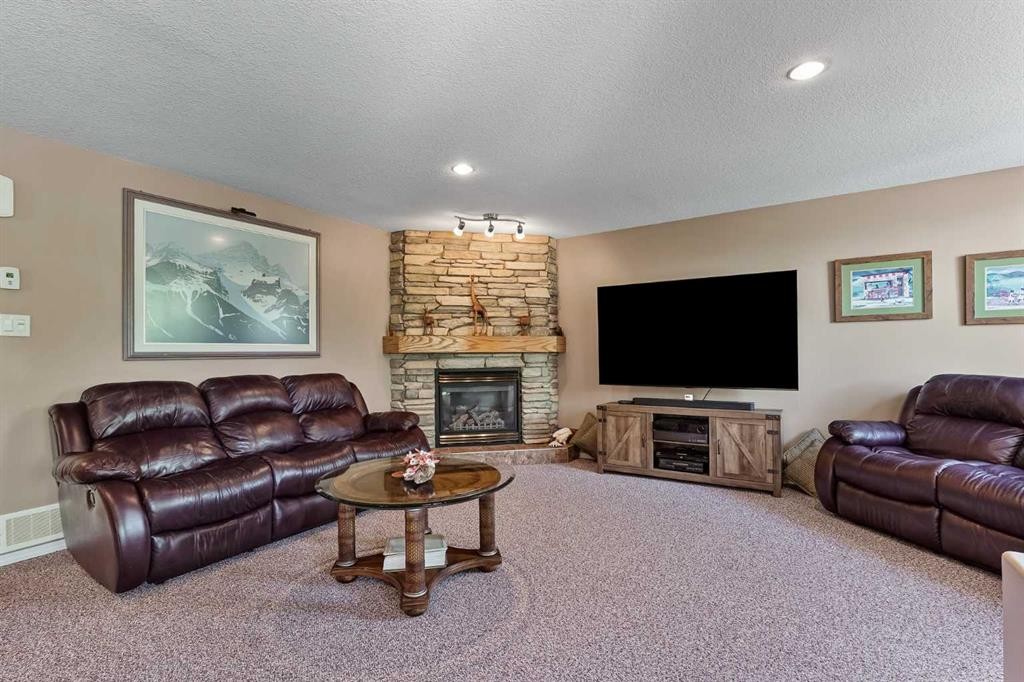 605 Sunridge Crescent West, Lethbridge, AB - Indoor Photo Showing Living Room With Fireplace