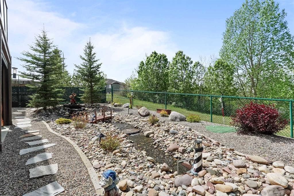 605 Sunridge Crescent West, Lethbridge, AB - Outdoor