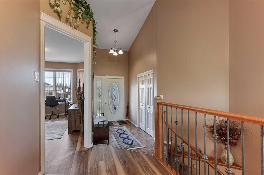 605 Sunridge Crescent West, Lethbridge, AB - Indoor Photo Showing Other Room