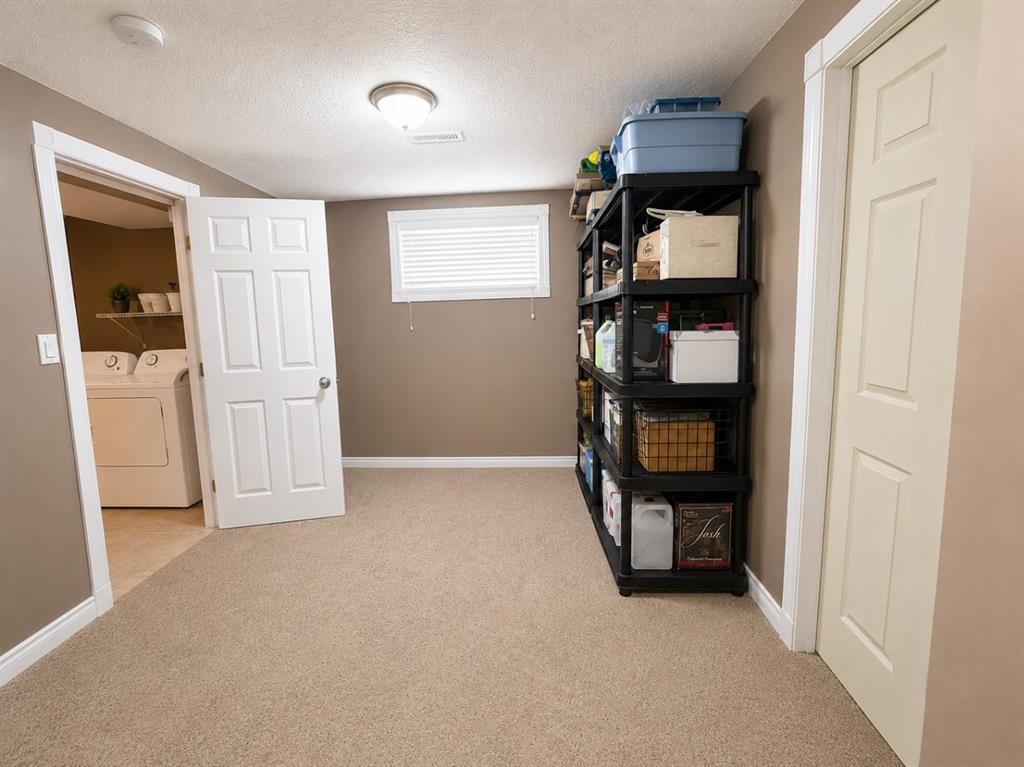 296 Cougar Way North, Lethbridge, AB - Indoor Photo Showing Other Room