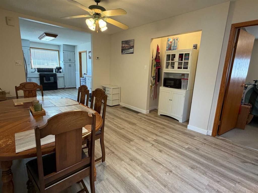 5025 41 Avenue, Taber, AB - Indoor Photo Showing Dining Room