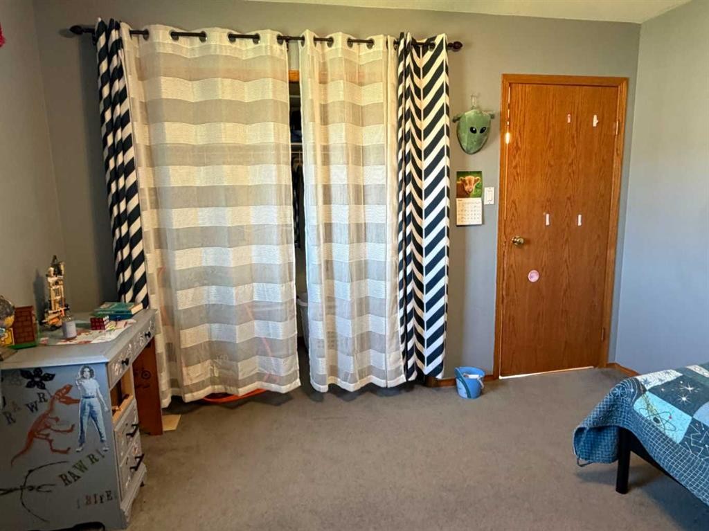 5025 41 Avenue, Taber, AB - Indoor Photo Showing Bedroom