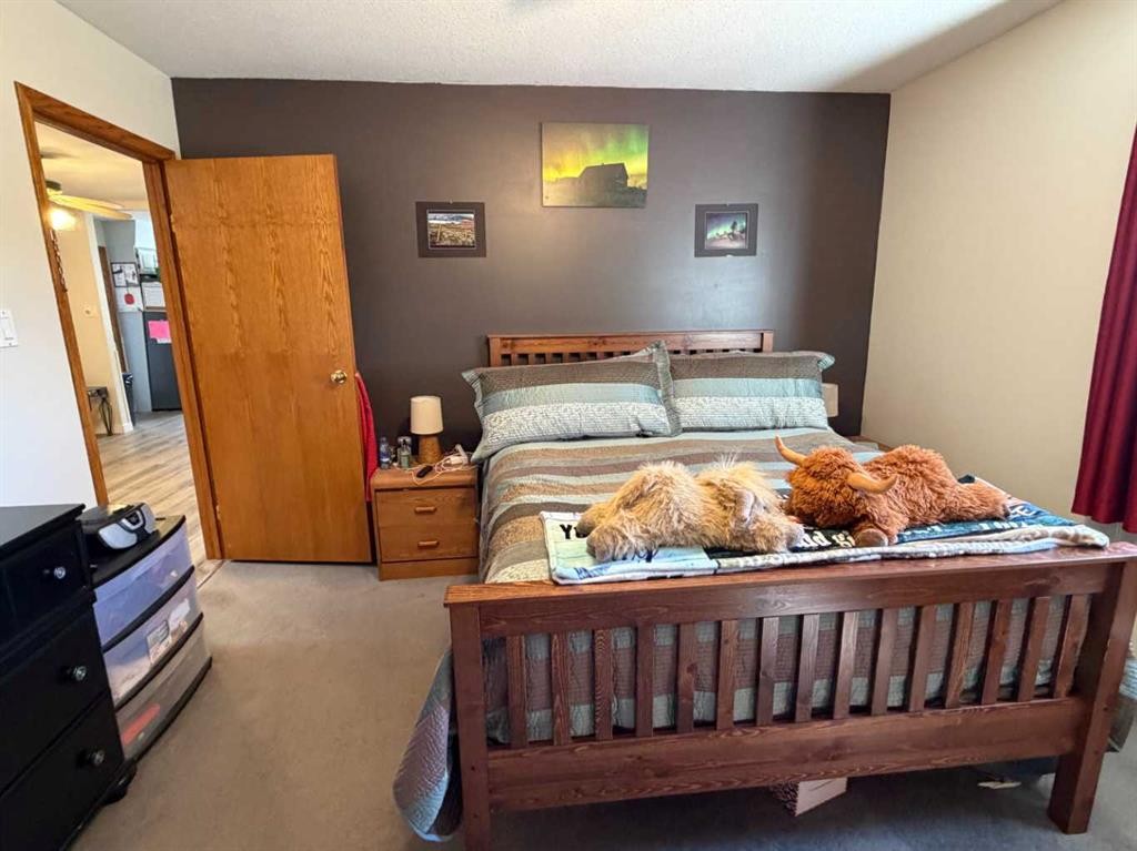 5025 41 Avenue, Taber, AB - Indoor Photo Showing Bedroom