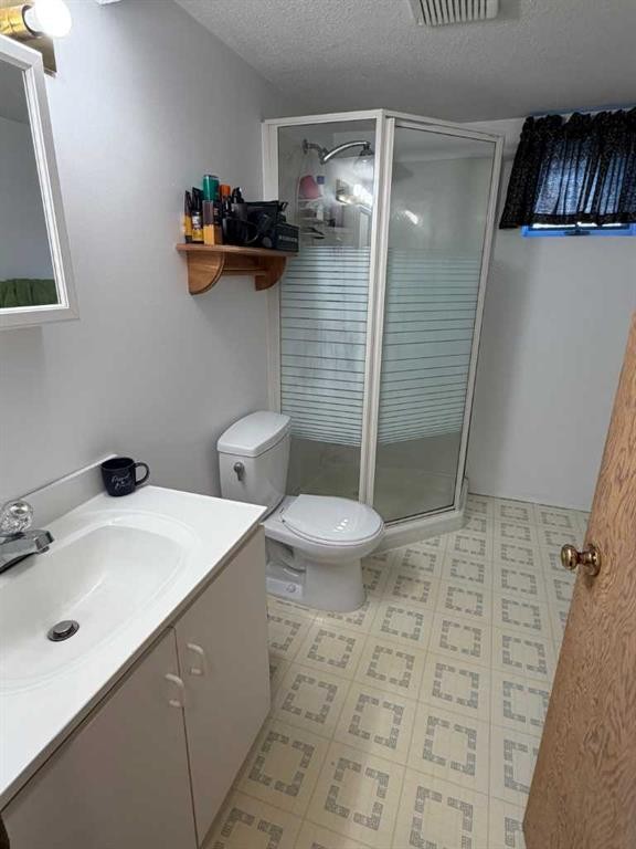 5025 41 Avenue, Taber, AB - Indoor Photo Showing Bathroom