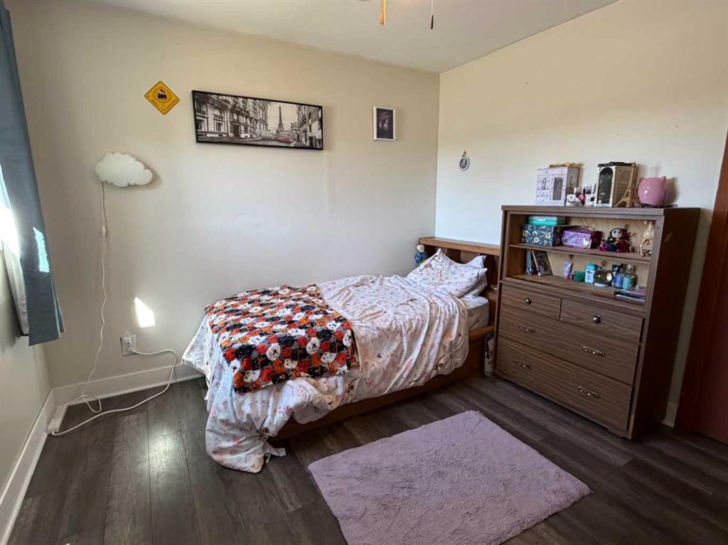 5025 41 Avenue, Taber, AB - Indoor Photo Showing Bedroom