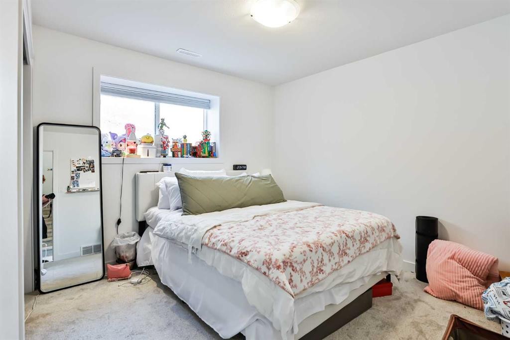 134 Greywolf Road North, Lethbridge, AB - Indoor Photo Showing Bedroom