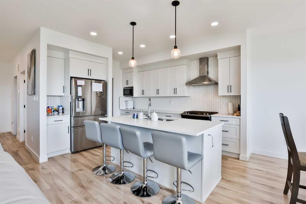 134 Greywolf Road North, Lethbridge, AB - Indoor Photo Showing Kitchen With Upgraded Kitchen