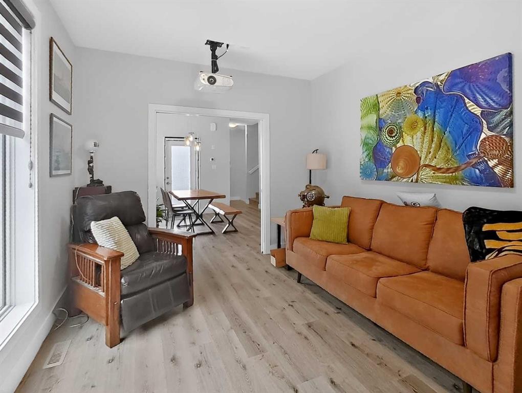 209 Southmore Place, Blairmore, AB - Indoor Photo Showing Living Room