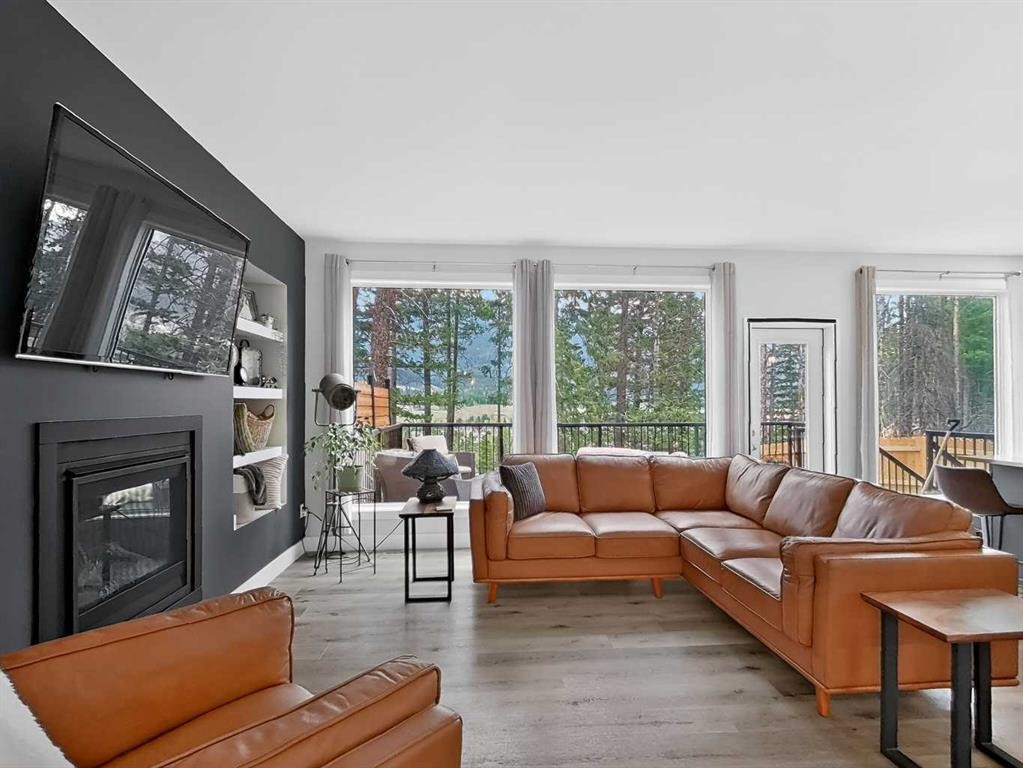 209 Southmore Place, Blairmore, AB - Indoor Photo Showing Living Room With Fireplace