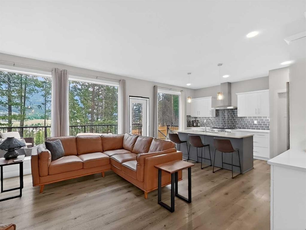 209 Southmore Place, Blairmore, AB - Indoor Photo Showing Living Room