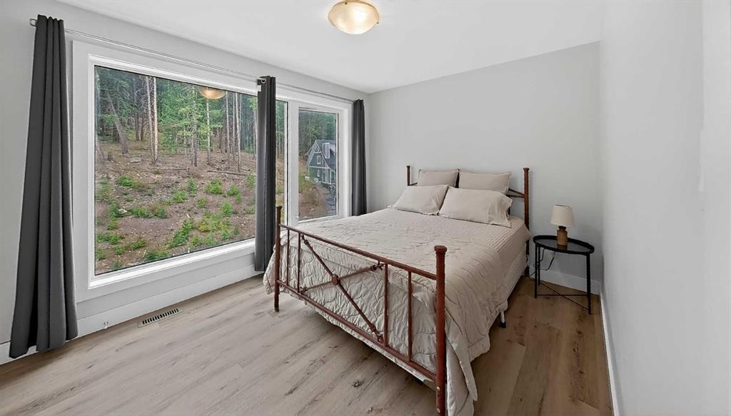 209 Southmore Place, Blairmore, AB - Indoor Photo Showing Bedroom