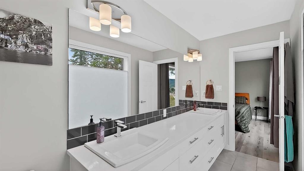 209 Southmore Place, Blairmore, AB - Indoor Photo Showing Bathroom