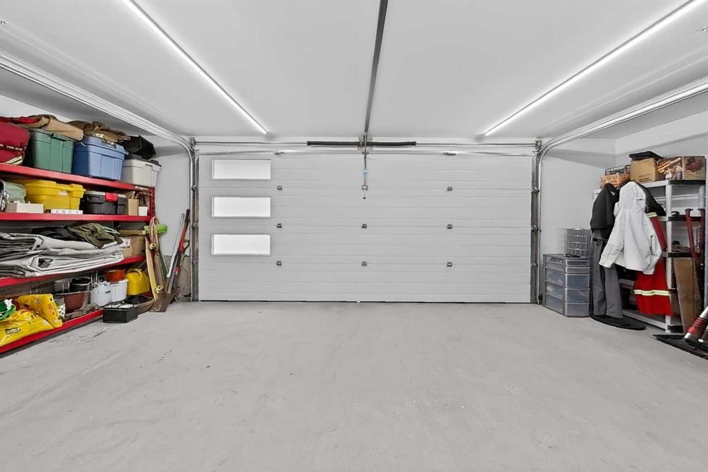 209 Southmore Place, Blairmore, AB - Indoor Photo Showing Garage