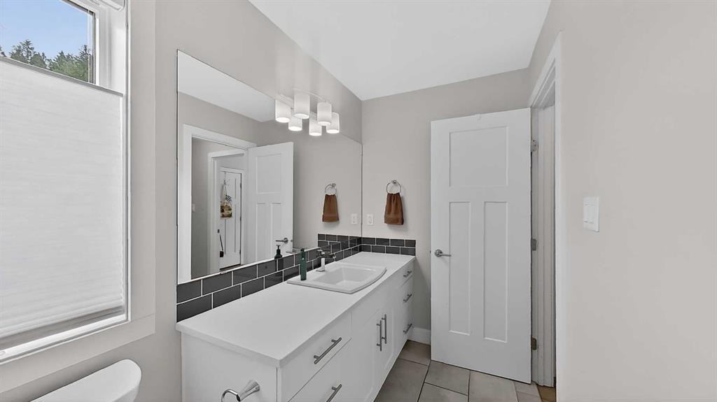 209 Southmore Place, Blairmore, AB - Indoor Photo Showing Bathroom