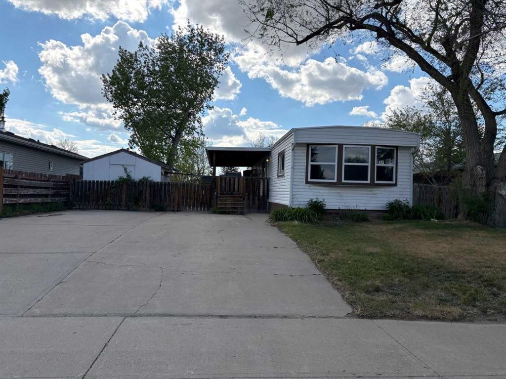 6220 49 Street, Taber, AB - Outdoor