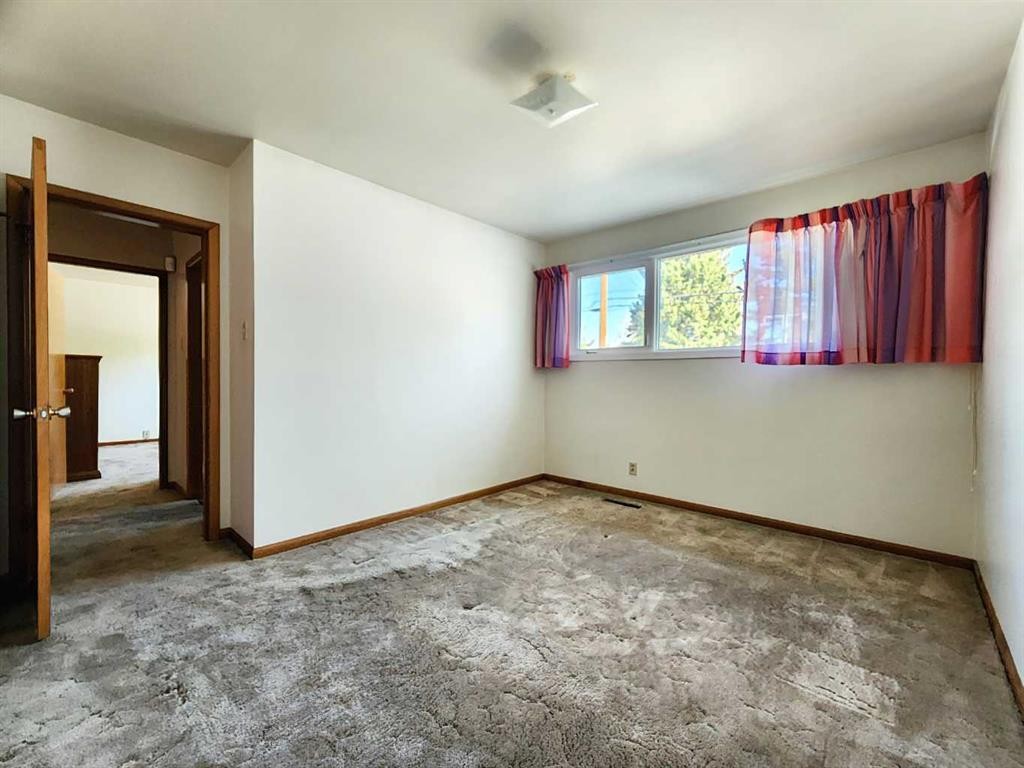 1405 13 Avenue North, Lethbridge, AB - Indoor Photo Showing Other Room