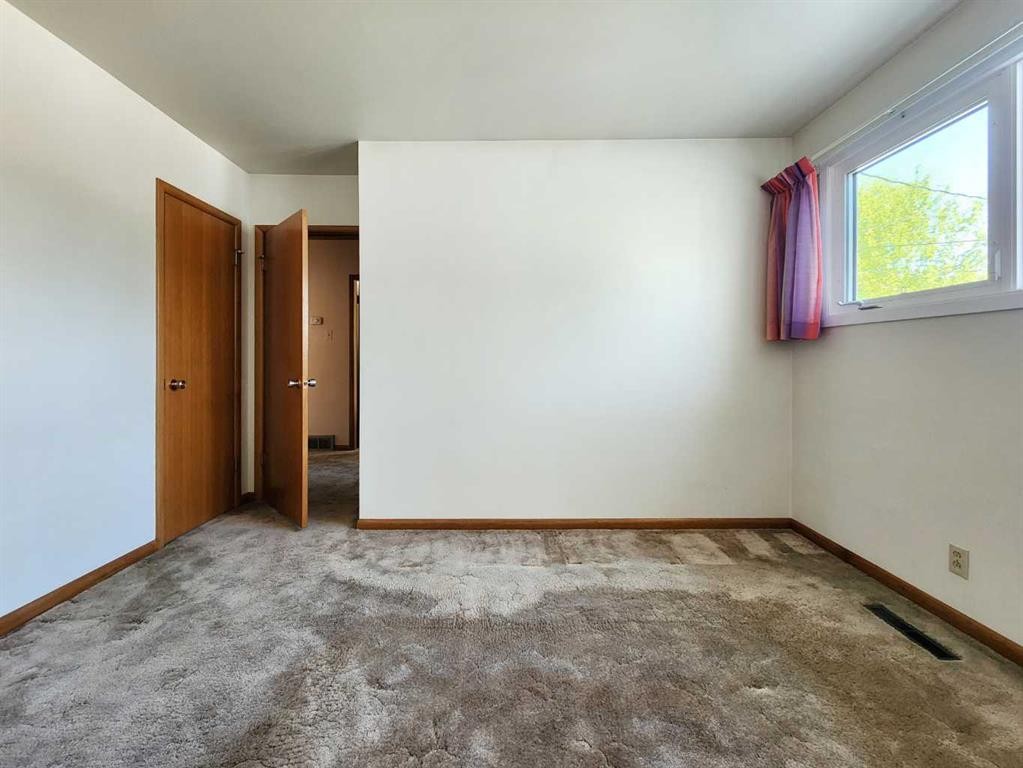 1405 13 Avenue North, Lethbridge, AB - Indoor Photo Showing Other Room