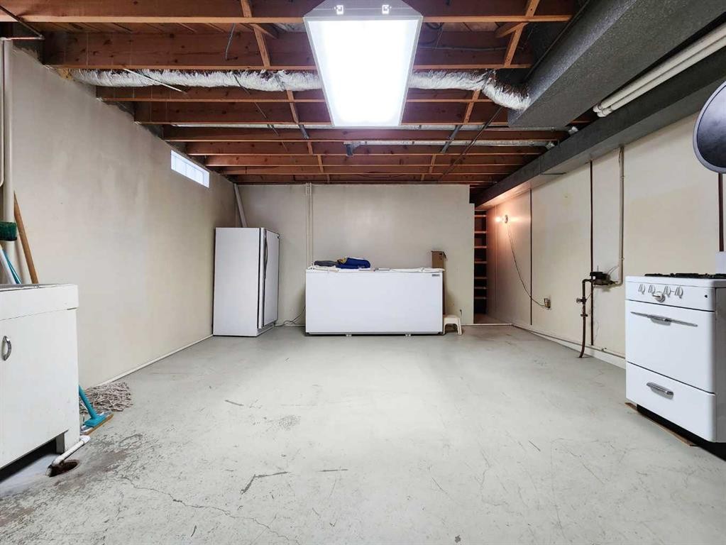 1405 13 Avenue North, Lethbridge, AB - Indoor Photo Showing Basement