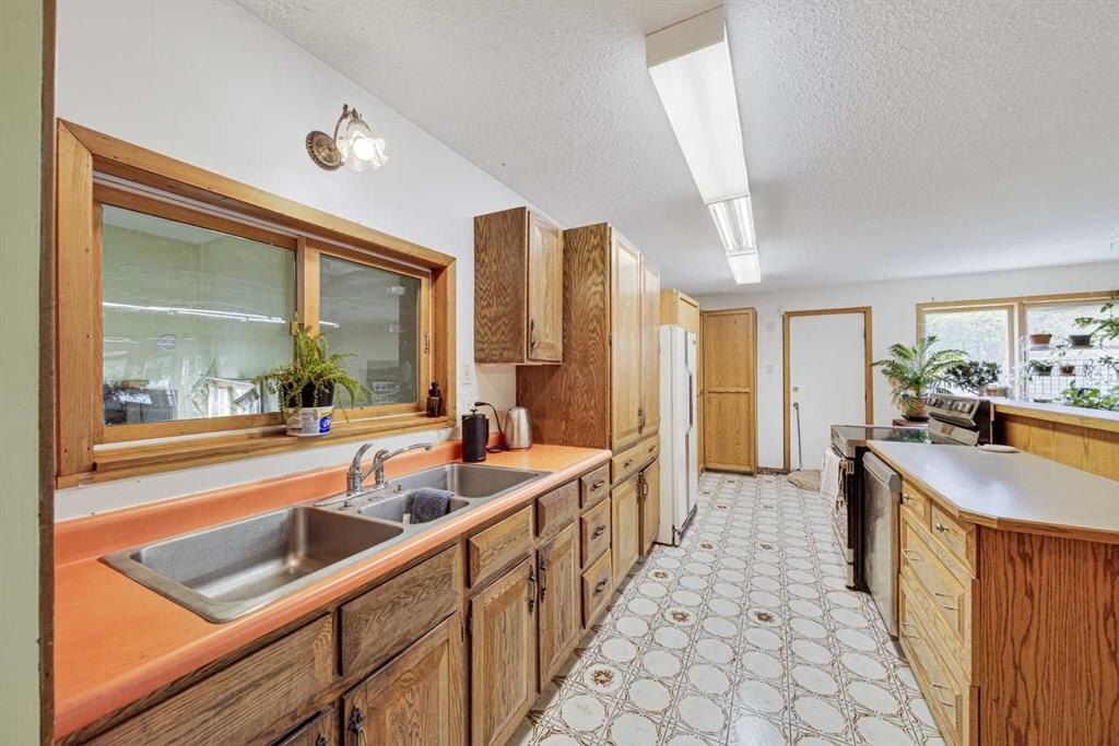 12145 21Ave, Blairmore, AB - Indoor Photo Showing Kitchen With Double Sink