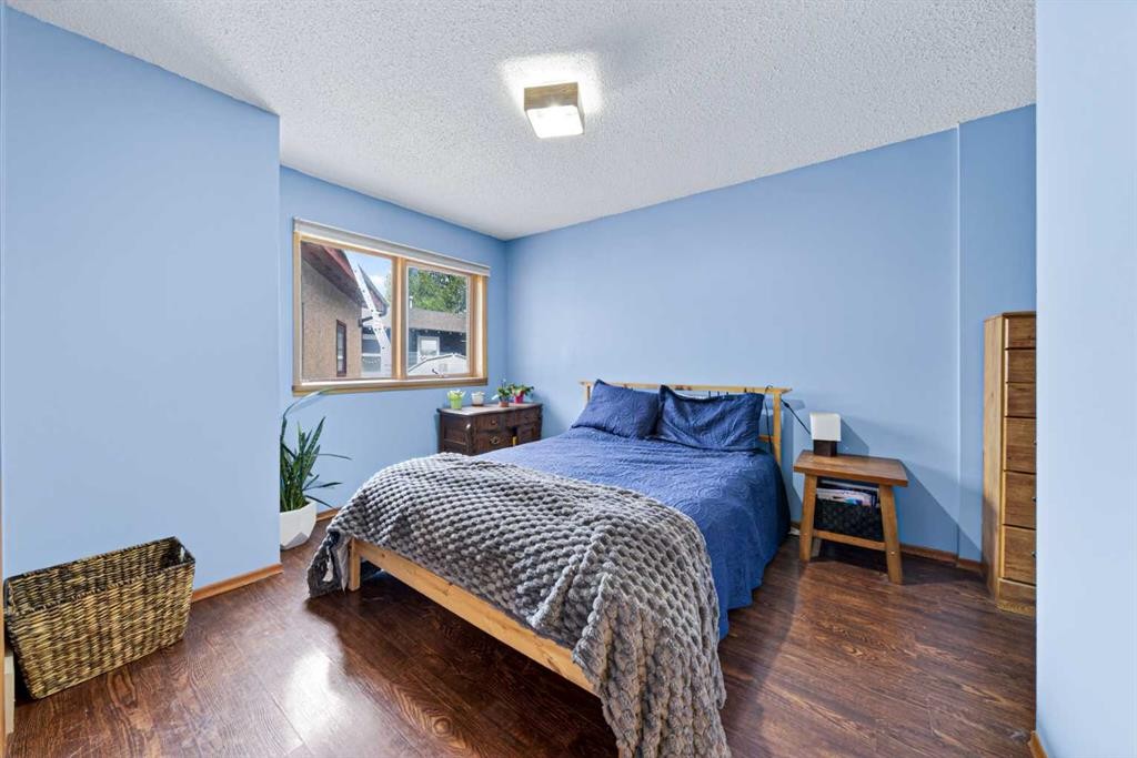 12145 21Ave, Blairmore, AB - Indoor Photo Showing Bedroom