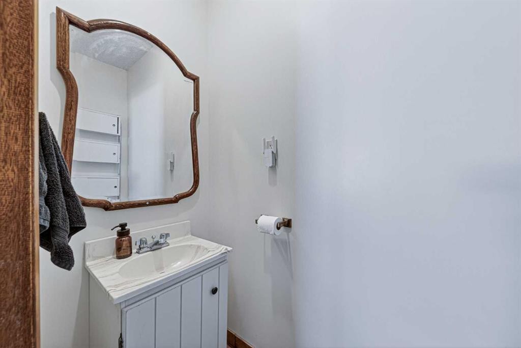12145 21Ave, Blairmore, AB - Indoor Photo Showing Bathroom