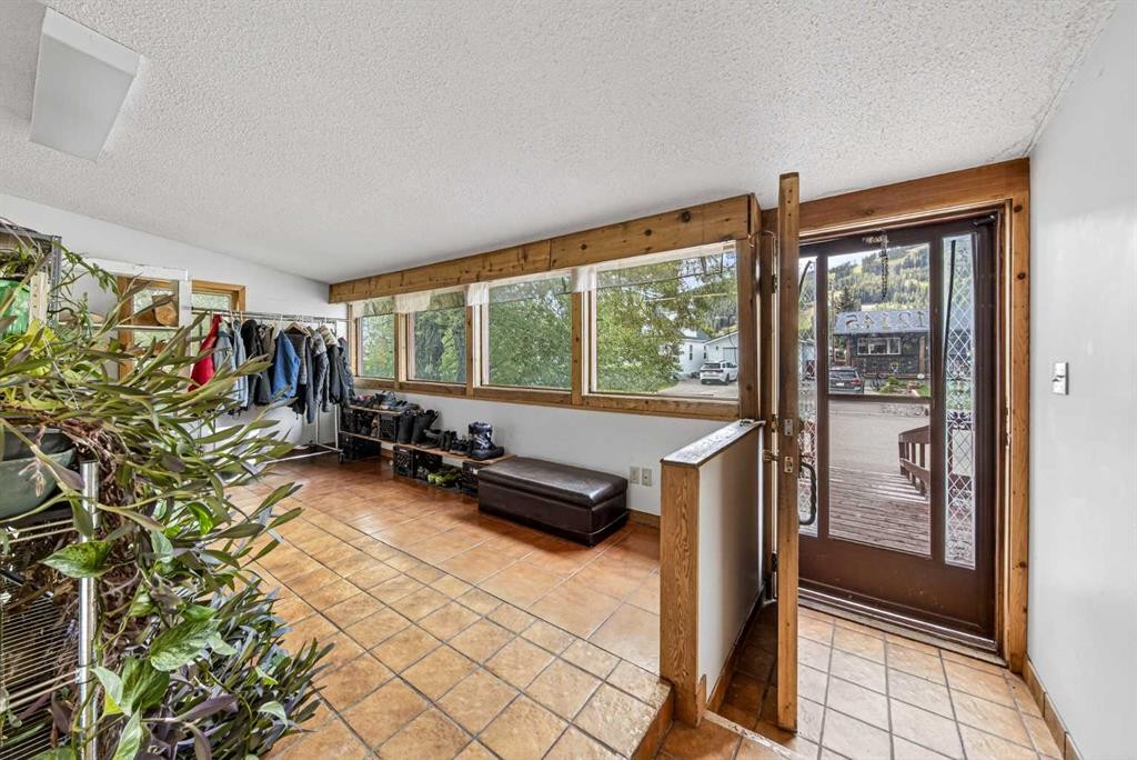 12145 21Ave, Blairmore, AB - Indoor Photo Showing Other Room