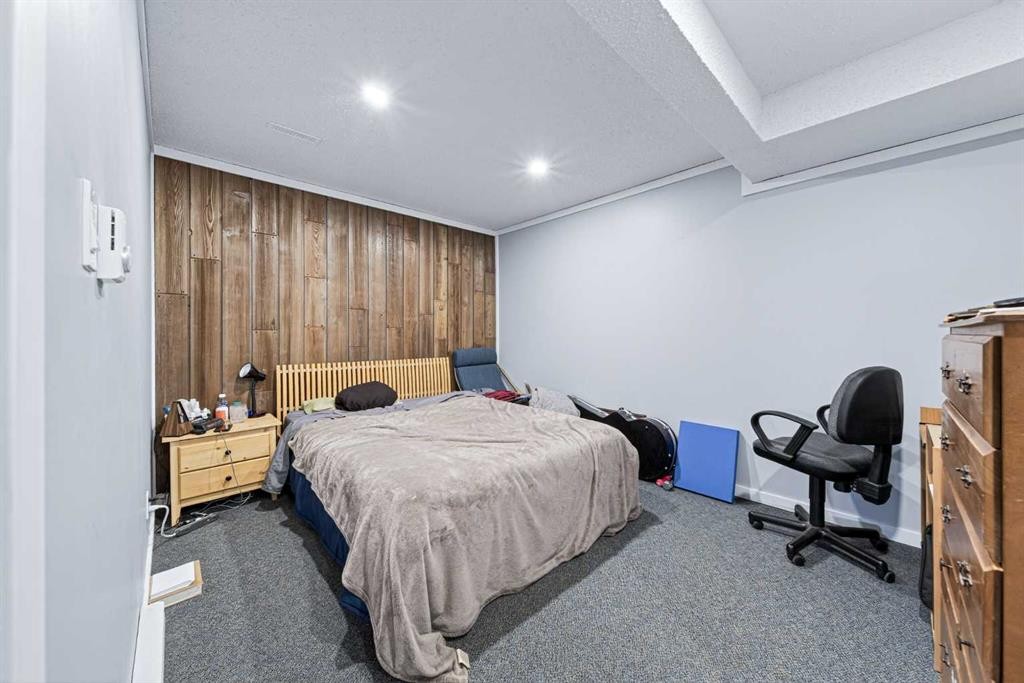 12145 21Ave, Blairmore, AB - Indoor Photo Showing Bedroom