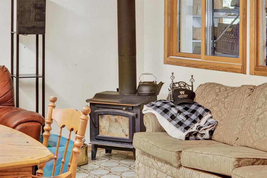 12145 21Ave, Blairmore, AB - Indoor