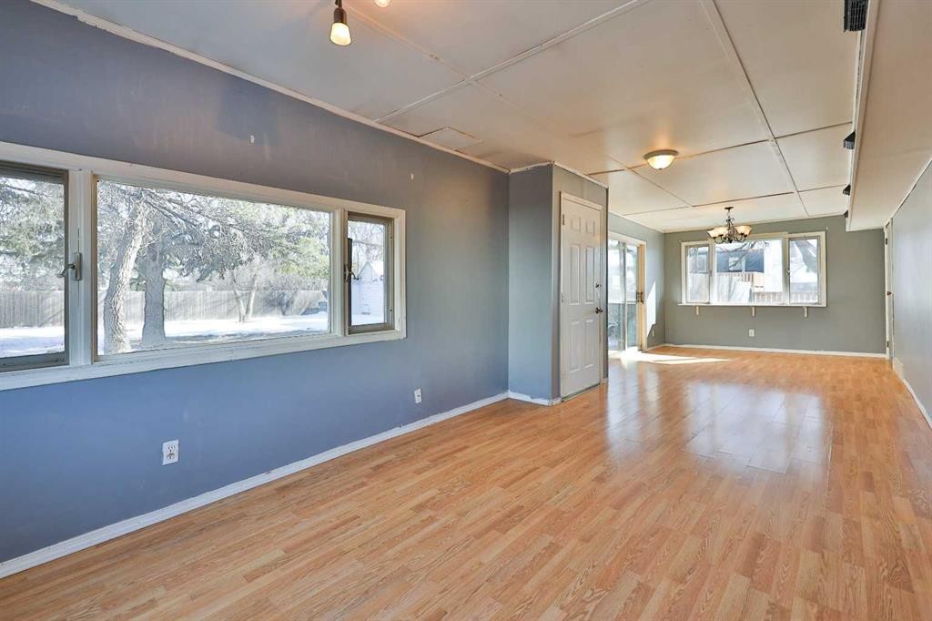 221 N 250 E, Raymond, AB - Indoor Photo Showing Other Room