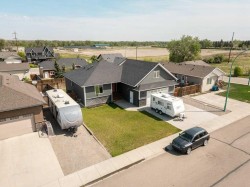 757 28 Street Fort Macleod, AB T0L 0Z0