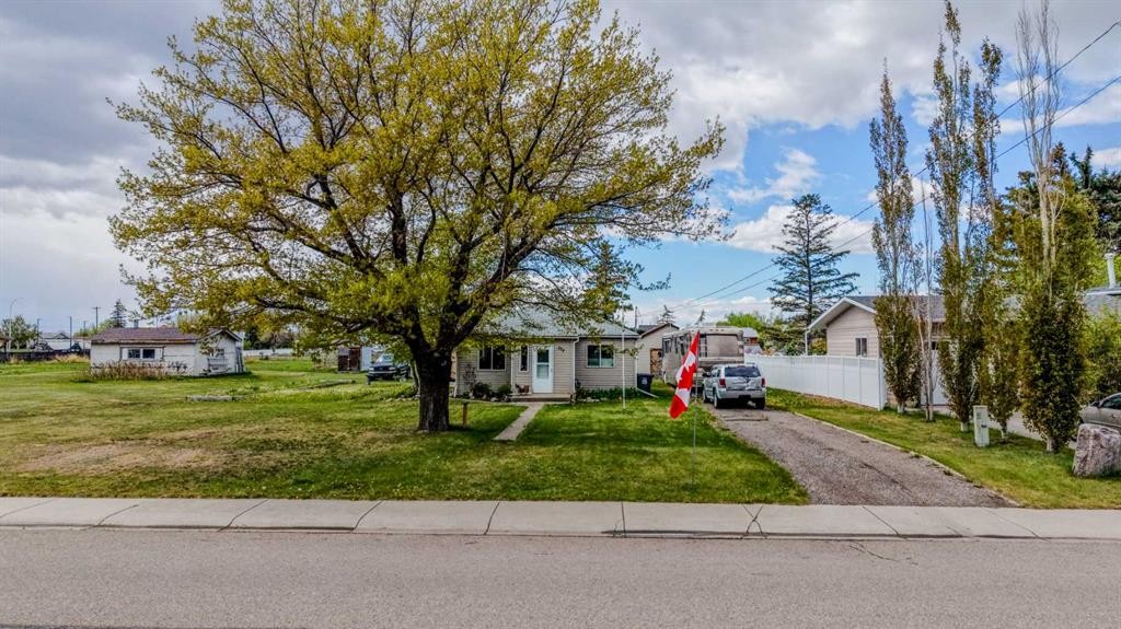 254 N 200 W, Raymond, AB - Outdoor
