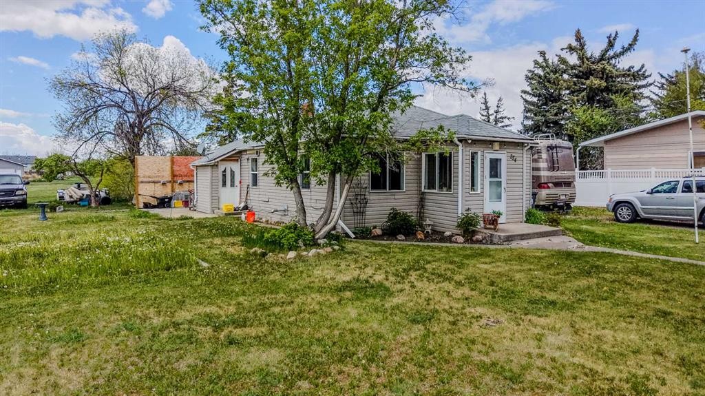 254 N 200 W, Raymond, AB - Outdoor