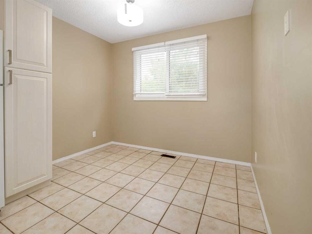 1-269 Laval Boulevard West, Lethbridge, AB - Indoor Photo Showing Other Room