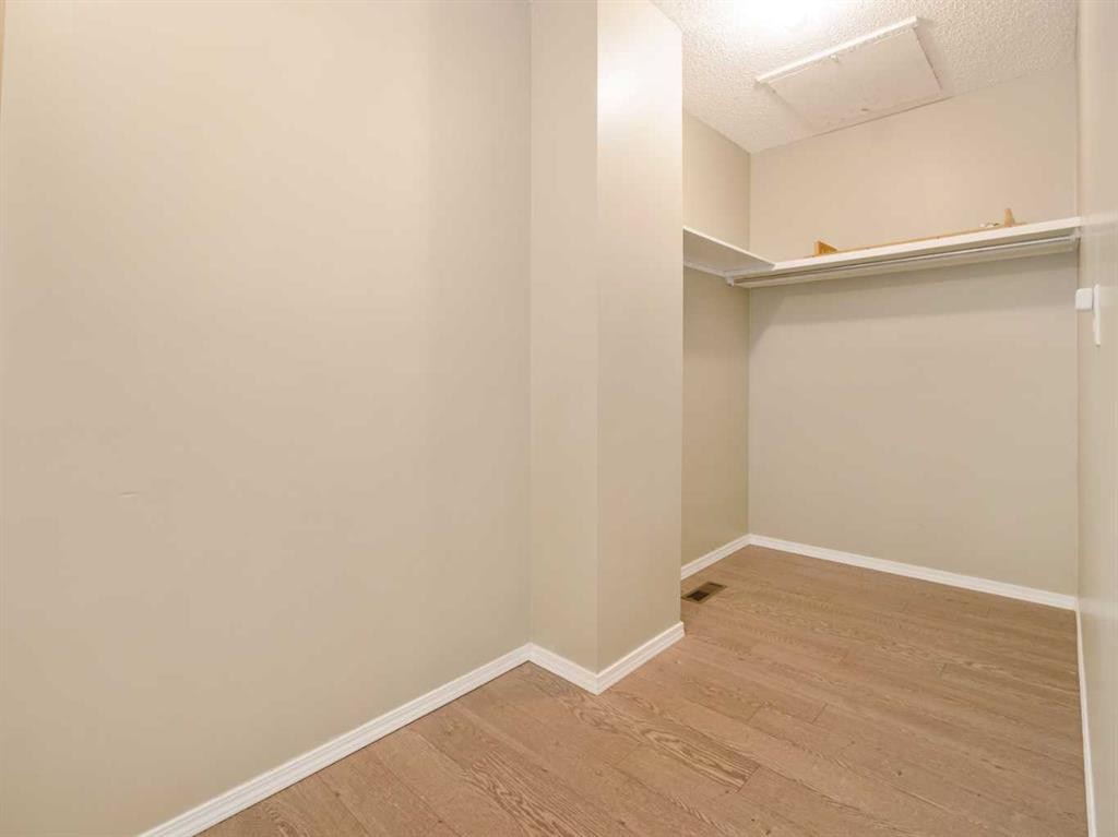 1-269 Laval Boulevard West, Lethbridge, AB - Indoor